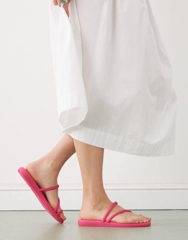 Crocs Miami Toe Loop Sandal – stylish comfort